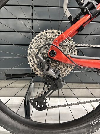 Testovaný elektrobicykel Trek Powerfly 5 Gen 4 Lava/Lithium Grey 2023