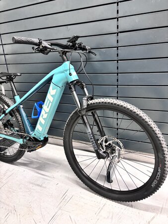 Testovaný elektrobicykel Trek Powerfly 5 Gen 4 Satin Blue Sage/Juniper 2023