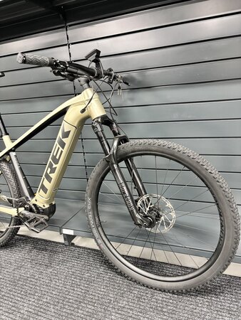 Testovaný elektrobicykel Trek Powerfly 7 Gen 4 Satin Supernova/Dnister Black 2023