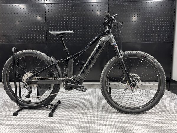 Testovaný Elektrobicykel Trek Powerfly FS 4 Matte Black/Gloss Black 2023