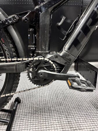 Testovaný Elektrobicykel Trek Powerfly FS 4 Matte Black/Gloss Black 2023