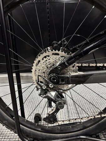 Testovaný Elektrobicykel Trek Powerfly FS 4 Matte Black/Gloss Black 2023