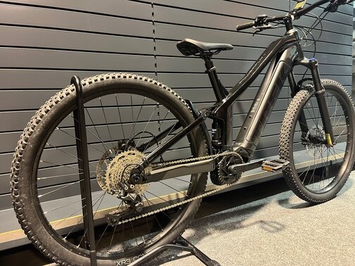 Testovaný bicykel Trek Powerfly FS 4 Matte Black/Gloss Black 2023