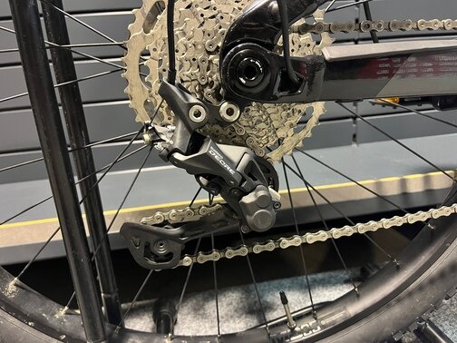 Testovaný bicykel Trek Powerfly FS 4 Matte Black/Gloss Black 2023