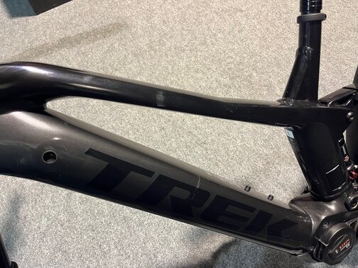 Testovaný bicykel Trek Powerfly FS 4 Matte Black/Gloss Black 2023