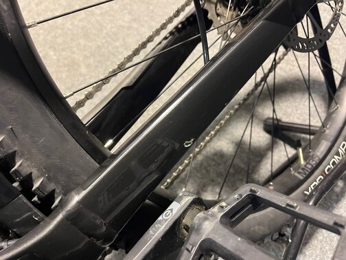 Testovaný bicykel Trek Powerfly FS 4 Matte Black/Gloss Black 2023