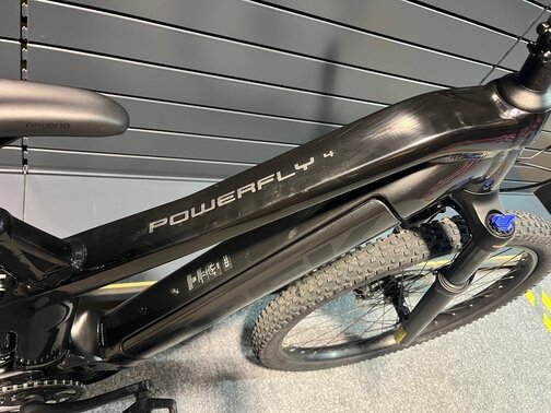 Testovaný bicykel Trek Powerfly FS 4 Matte Black/Gloss Black 2023