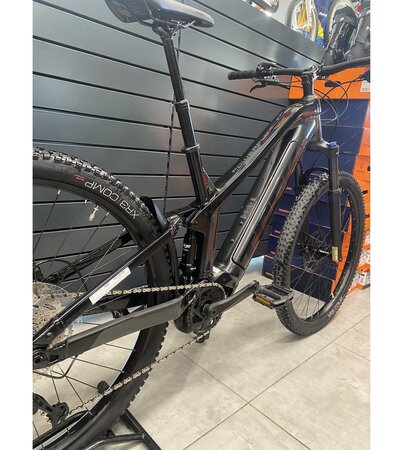 Testovaný elektrobicykel Trek Powerfly FS 4 Matte Black/Gloss Black 2023