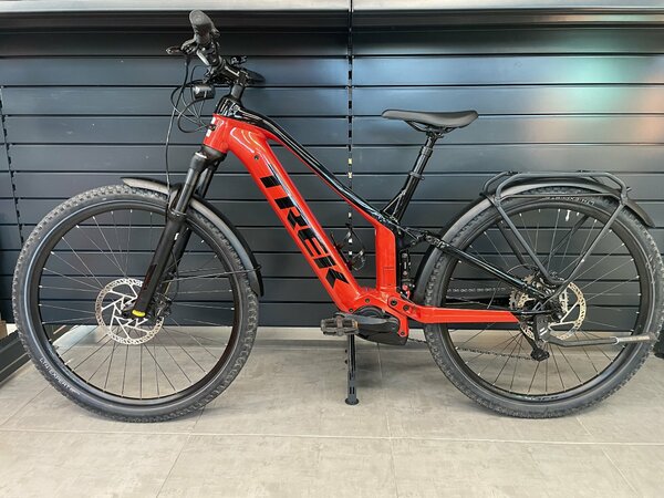 Testovaný Elektrobicykel Trek Powerfly FS 4 Lava/ Trek Black 2023 T