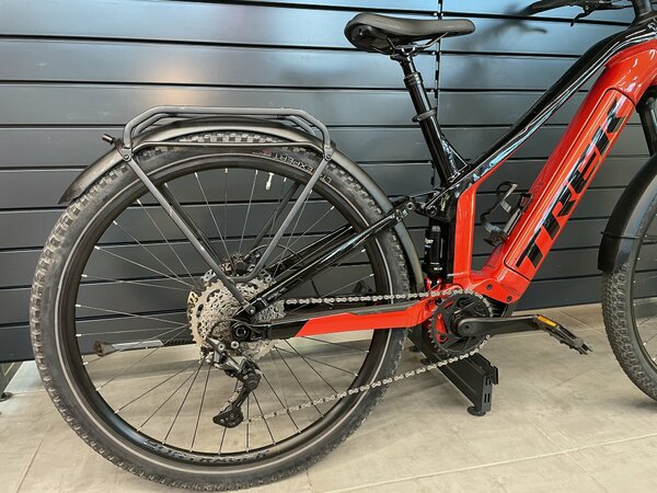 Testovaný Elektrobicykel Trek Powerfly FS 4 Lava/ Trek Black 2023 T