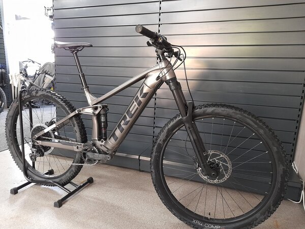 Testovaný Elektrobicykel Trek Rail 5 625W Gen 3 Mercury 2023