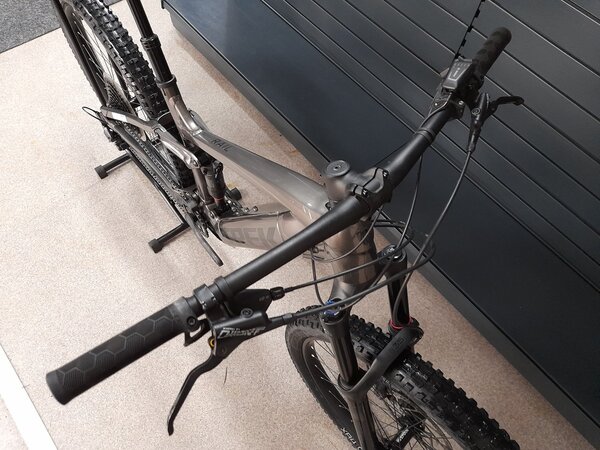 Testovaný Elektrobicykel Trek Rail 5 625W Gen 3 Mercury 2023