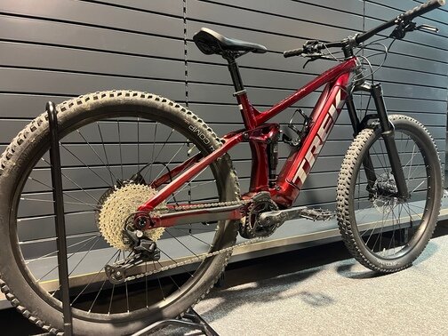 Testovaný Elektrobicykel Trek Rail 5 625W Gen 3 Rage Red  2023 R57