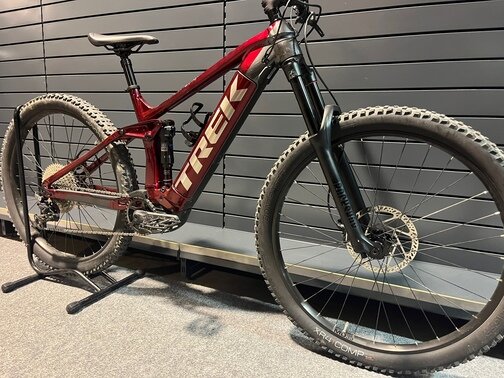 Testovaný Elektrobicykel Trek Rail 5 625W Gen 3 Rage Red  2023 R57