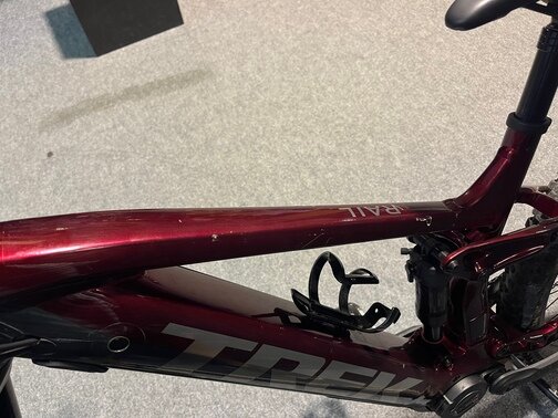 Testovaný Elektrobicykel Trek Rail 5 625W Gen 3 Rage Red  2023 R57