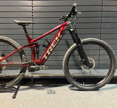 Testovaný Elektrobicykel Trek Rail 5 625W Gen 3 Rage Red  2023 R57
