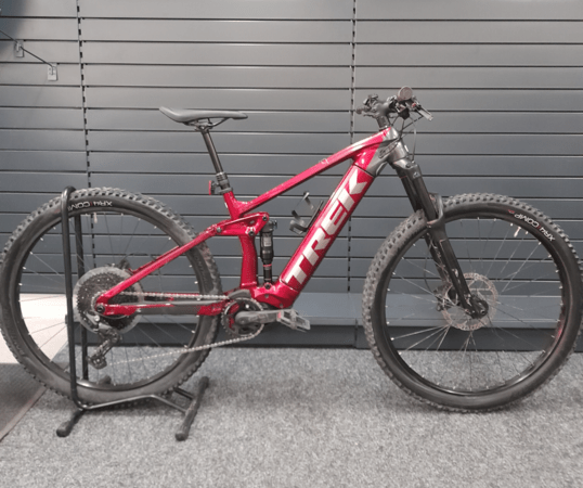 Testovaný Elektrobicykel Trek Rail 5 625W Gen 3 Rage Red 2023