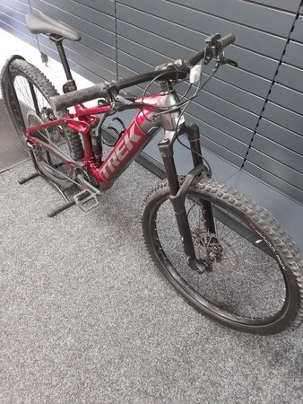 Testovaný Elektrobicykel Trek Rail 5 625W Gen 3 Rage Red 2023