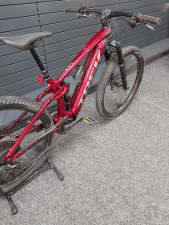 Testovaný Elektrobicykel Trek Rail 5 625W Gen 3 Rage Red 2023
