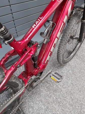 Testovaný Elektrobicykel Trek Rail 5 625W Gen 3 Rage Red 2023