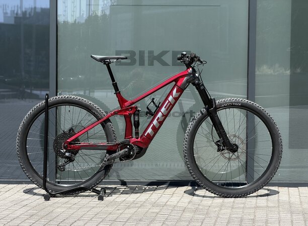 Testovaný elektrobicykel Trek Rail 5 625W Gen 3 Rage Red 2023
