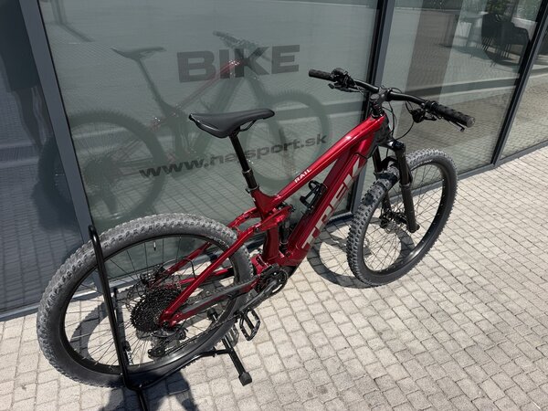 Testovaný elektrobicykel Trek Rail 5 625W Gen 3 Rage Red 2023