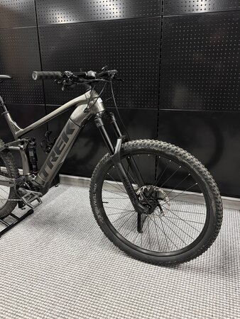 Jazdený elektrobicykel Trek Rail+ 5 Gen 3 Mercury 2024