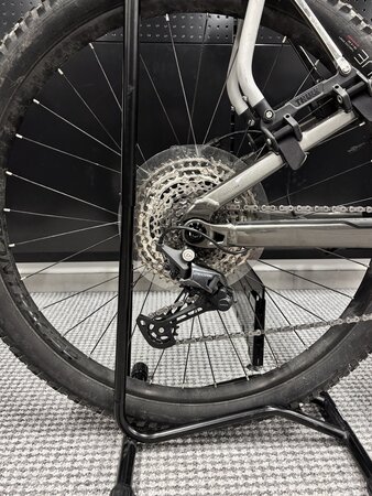 Jazdený elektrobicykel Trek Rail+ 5 Gen 3 Mercury 2024