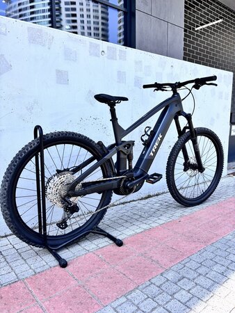 Testovaný elektrobicykel Trek Rail+ 5 Gen 5 Lithium Grey 2025 L