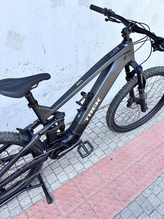 Testovaný elektrobicykel Trek Rail+ 5 Gen 5 Lithium Grey 2025 L