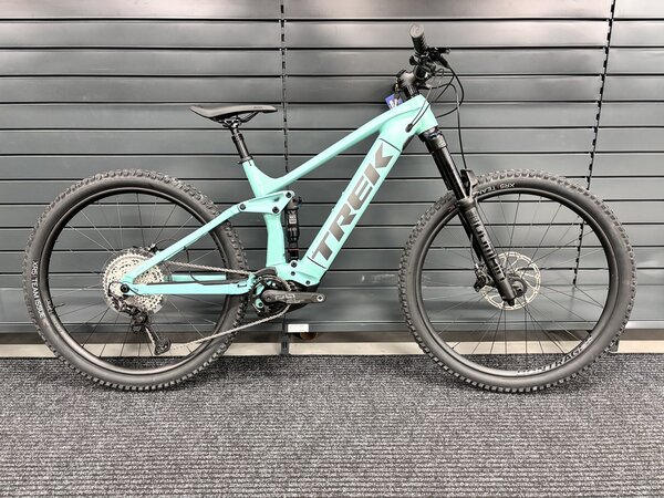 Testovaný elektrobicykel Trek Rail 7 Gen 3 Matte Blue Sage 2023