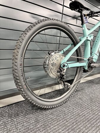 Testovaný elektrobicykel Trek Rail 7 Gen 3 Matte Blue Sage 2023
