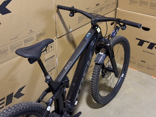 Testovaný elektrobicykel Trek Rail 9.9 X0 AXS T-Type Gen 4 Deep Smoke 2024