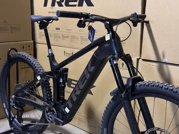 Testovaný elektrobicykel Trek Rail 9.9 X0 AXS T-Type Gen 4 Deep Smoke 2024