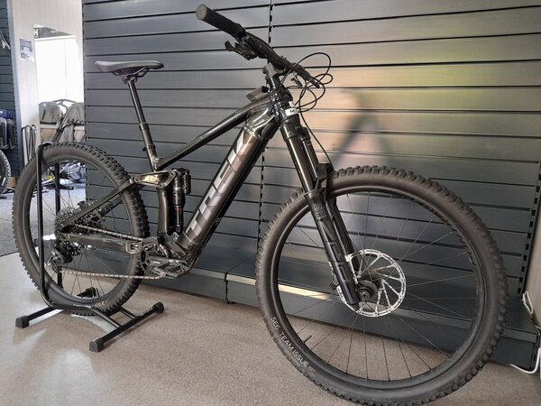 Testovaný elektrobicykel Trek Rail 9 GX Black Olive/Trek Black 2023