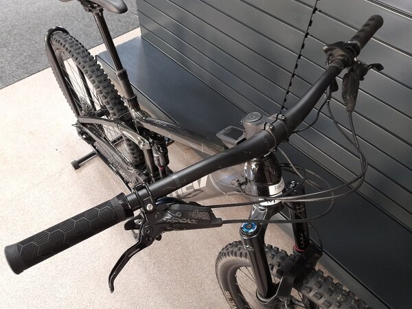 Testovaný elektrobicykel Trek Rail 9 GX Black Olive/Trek Black 2023