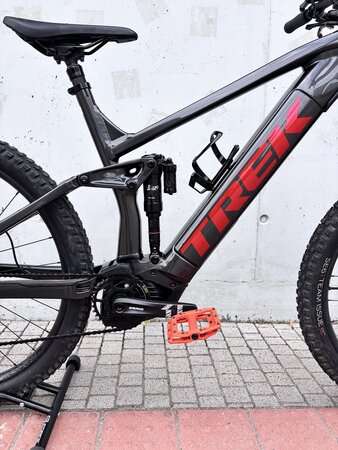 Testovaný elektrobicykel Trek Rail 9 GX AXS Gen 3 Matte Dnister Black 2023
