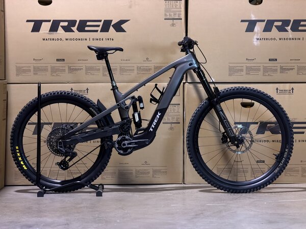 Testovaný elektrobicykel Trek Slash+ 9.9 X0 AXS T-Type Mercury 2025 T1