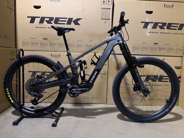Testovaný elektrobicykel Trek Slash+ 9.9 X0 AXS T-Type Mercury 2025 T1