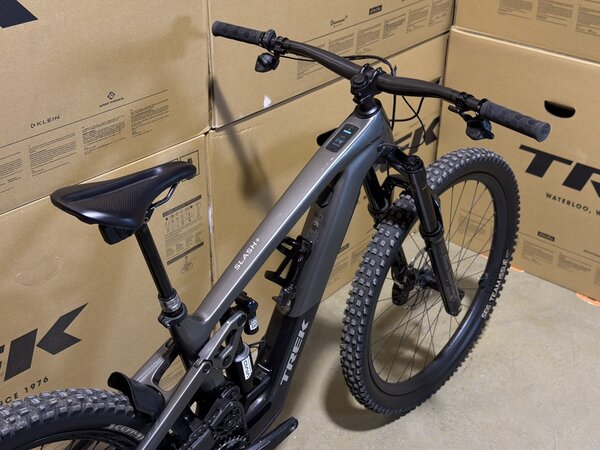 Testovaný elektrobicykel Trek Slash+ 9.9 X0 AXS T-Type Mercury 2025 T1