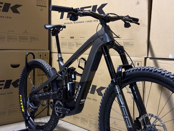 Testovaný elektrobicykel Trek Slash+ 9.9 X0 AXS T-Type Mercury 2025 T1