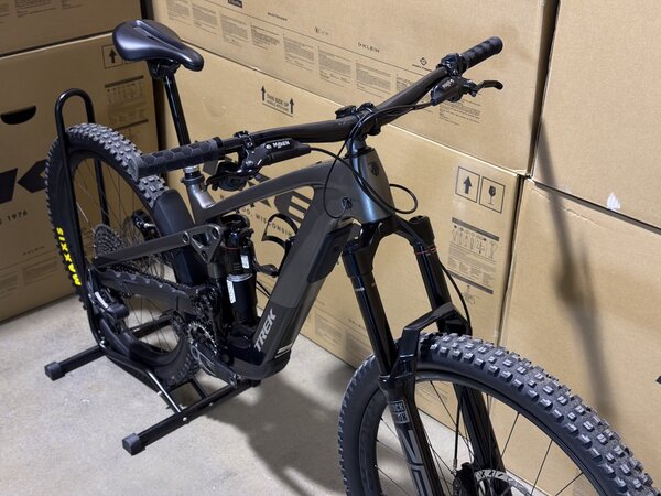 Testovaný elektrobicykel Trek Slash+ 9.9 X0 AXS T-Type Mercury 2025 T1