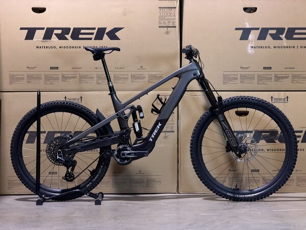 Testovaný elektrobicykel Trek Slash+ 9.9 X0 AXS T-Type Mercury 2025 T2
