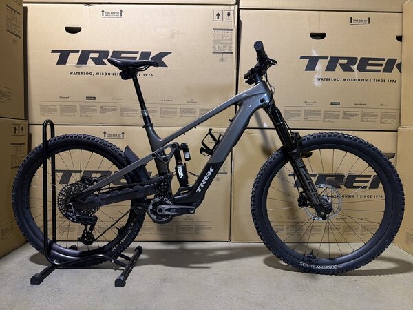 Testovaný elektrobicykel Trek Slash+ 9.9 X0 AXS T-Type Mercury 2025 T2