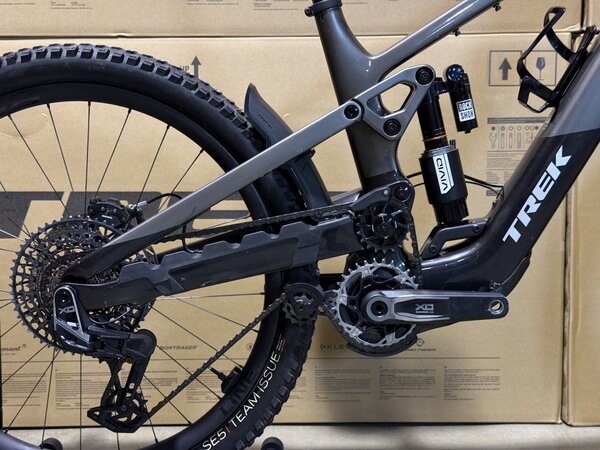 Testovaný elektrobicykel Trek Slash+ 9.9 X0 AXS T-Type Mercury 2025 T2