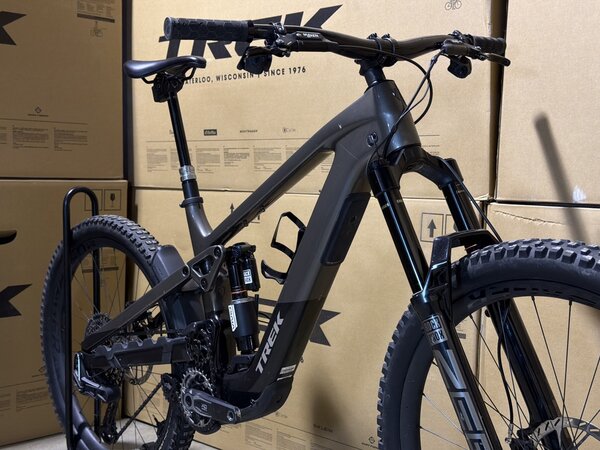 Testovaný elektrobicykel Trek Slash+ 9.9 X0 AXS T-Type Mercury 2025 T2