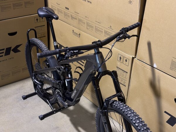 Testovaný elektrobicykel Trek Slash+ 9.9 X0 AXS T-Type Mercury 2025 T2