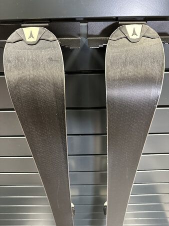 Používané lyže Atomic Race 10