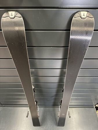 Používané lyže Atomic Race 8