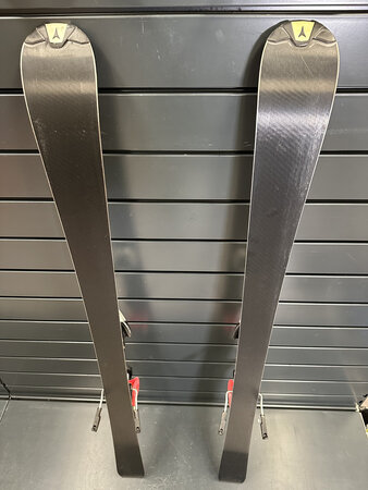 Používané lyže Atomic Race